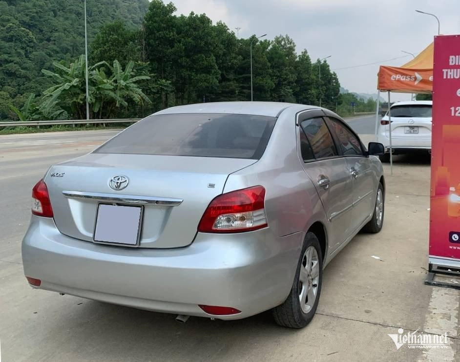 W-Toyota Vios E 2011.jpg