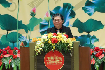 Bà Tòng Thị Phóng chia sẻ niềm tự hào khi tham gia 5 khóa Quốc hội