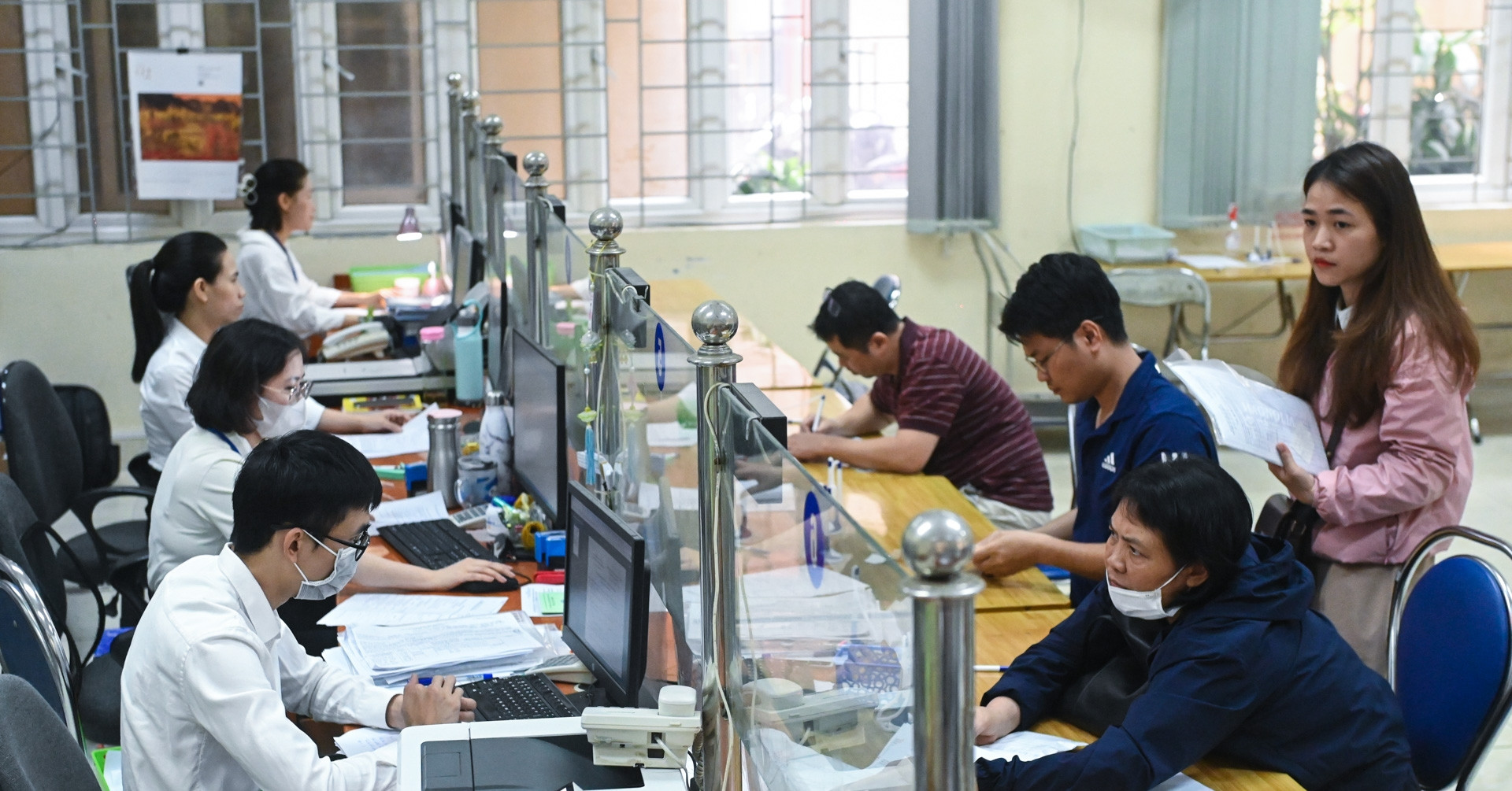 Cán bộ, công chức, viên chức sắp có chế độ tiền...