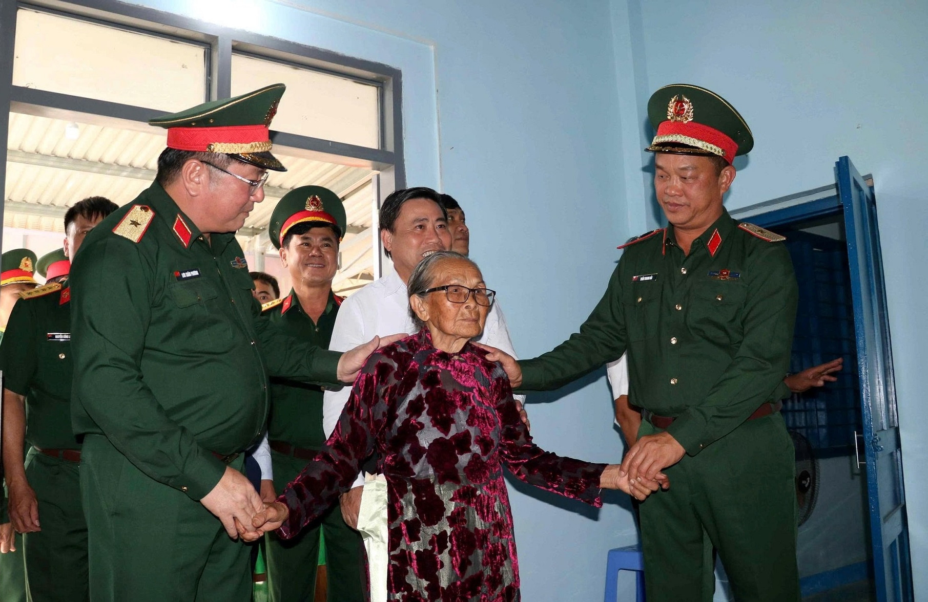 Chiến dịch Quang Trung tăng tốc về đích, hàng trăm người dân có nhà mới đón Tết