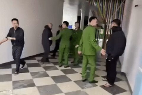 Hà Nội: 2 khách nam làm việc với công an sau màn cãi vã với chủ nhà nghỉ vì chiếc chăn