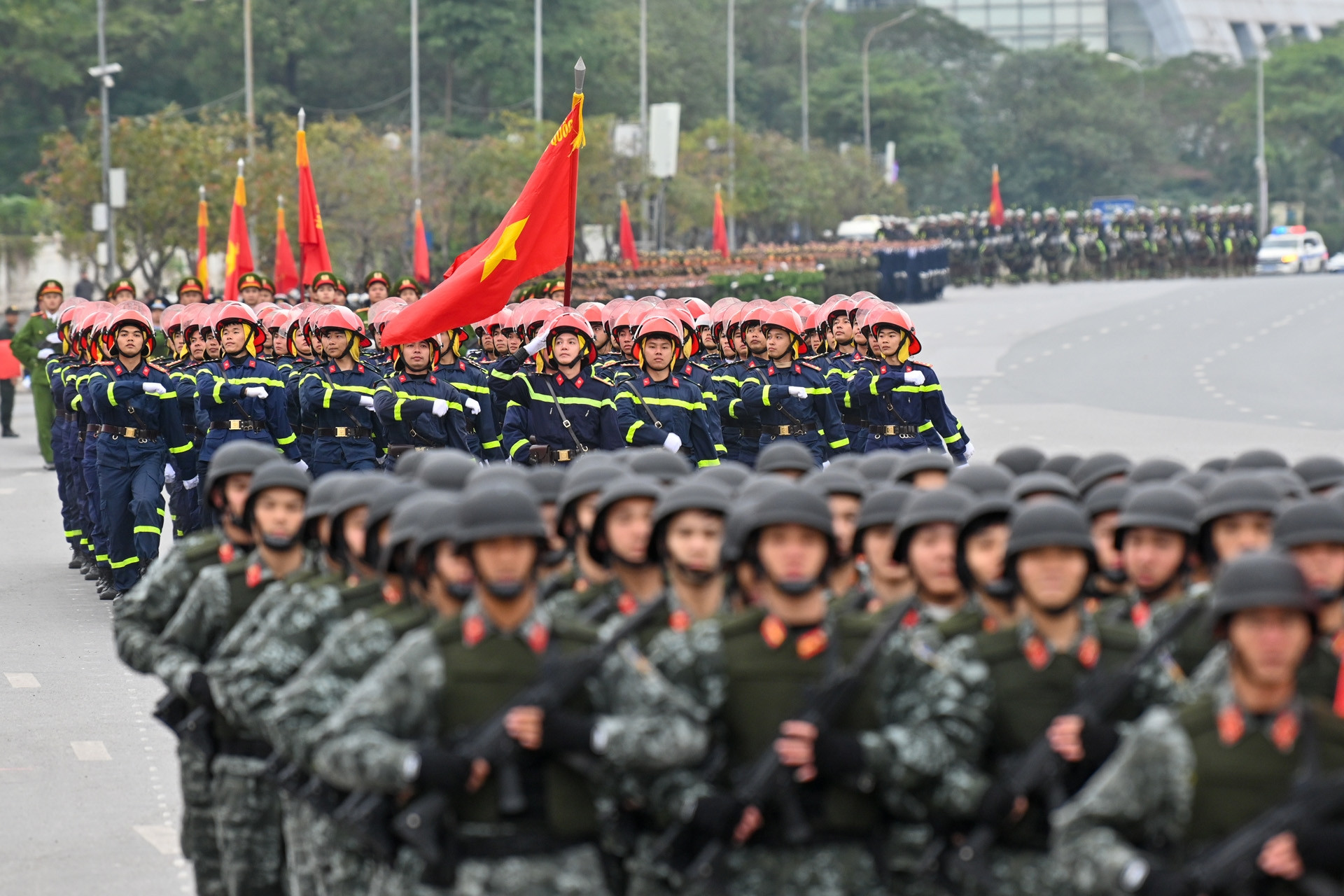 Hàng nghìn cảnh sát với khí tài hiện đại diễn tập bảo vệ Đại hội 14 của Đảng