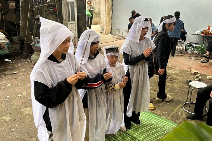 Người cha tử nạn khi chở hàng từ thiện, bỏ lại 4 con thơ nheo nhóc