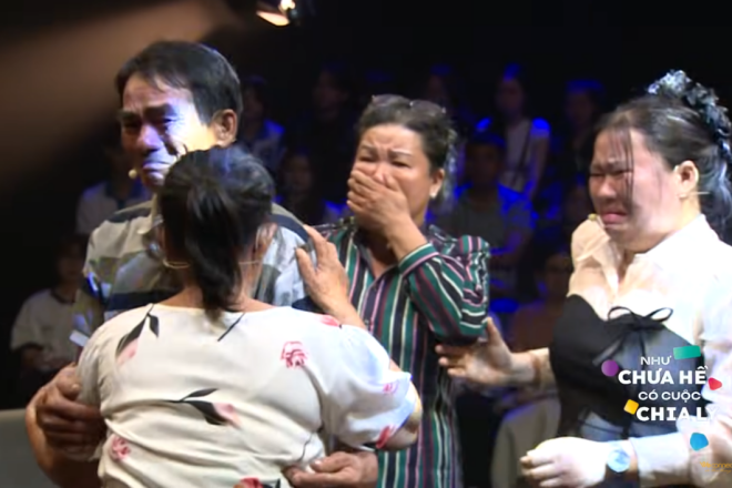 Phút hội ngộ đẫm nước mắt của người đàn ông thất lạc gia đình hơn 40 năm