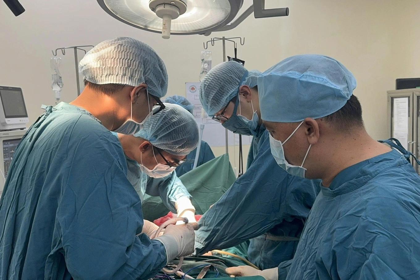 Thói quen kéo dài 30 năm khiến người đàn ông tiểu ra máu, phát hiện mắc ung thư