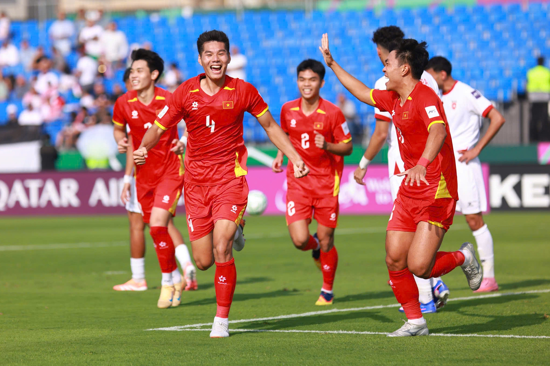 U23 Việt Nam hạ U23 Jordan: Hiểu Minh chói sáng