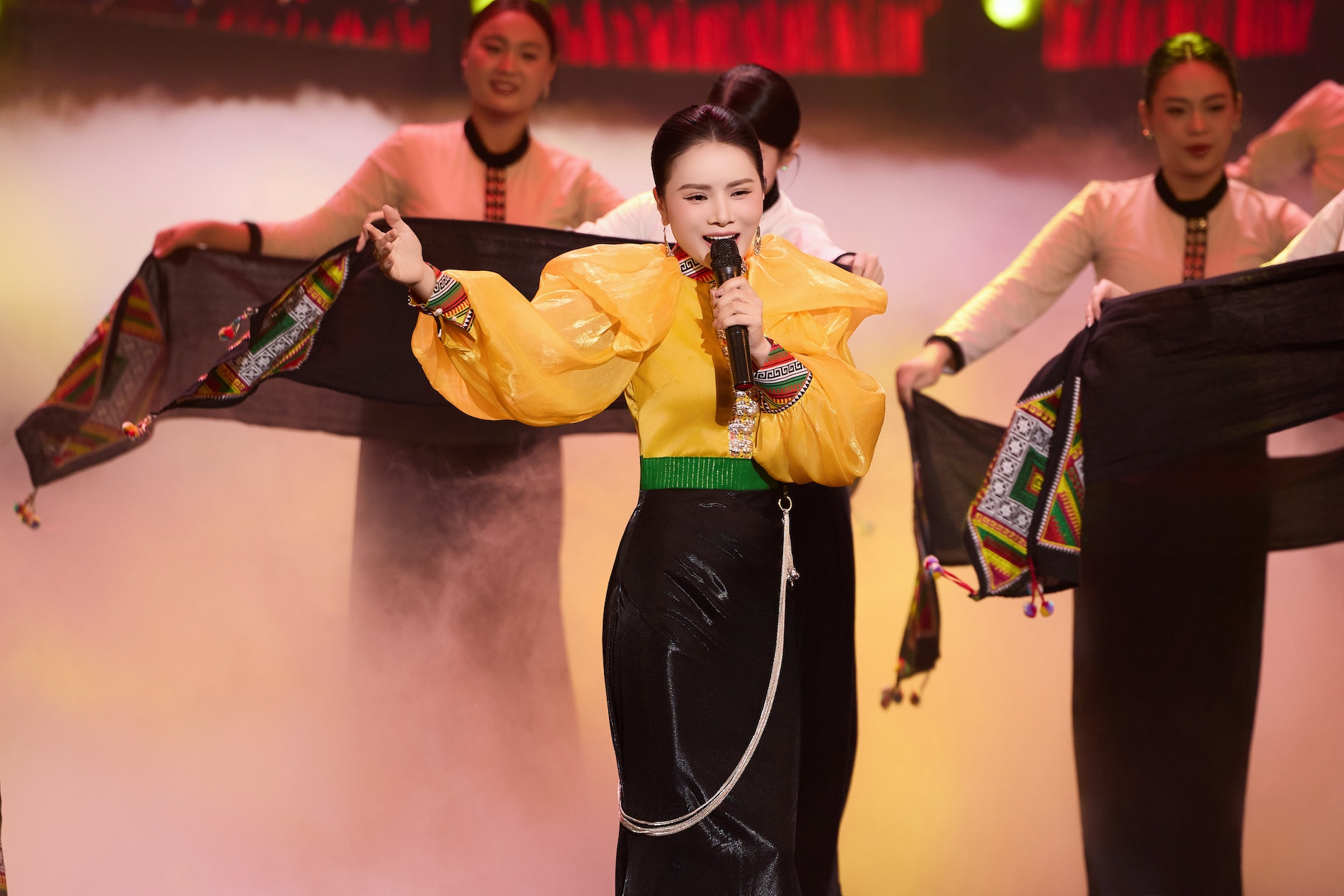 Võ Hạ Trâm, Đinh Thành Lê thăng hoa ở chương trình 'Với Đảng vẹn toàn niềm tin yêu'