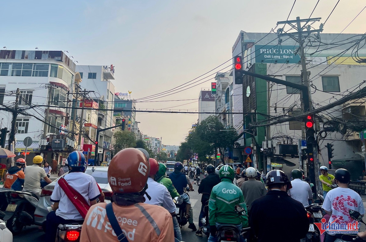 W-nguyễn gia trí.jpg