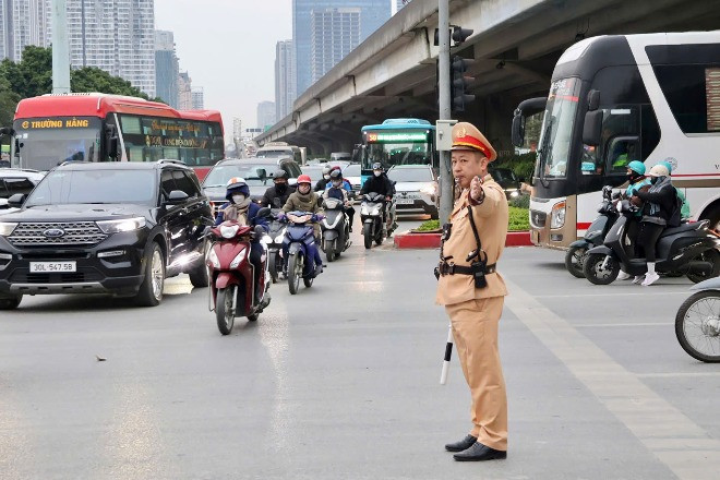 CSGT Hà Nội tăng cường phân luồng sẵn sàng phục vụ Lễ xuất quân bảo vệ Đại hội Đảng
