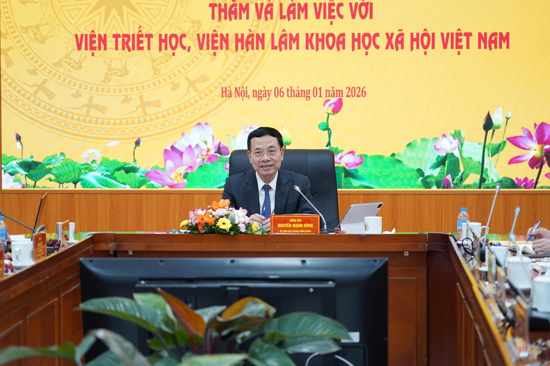 0601 Bộ trưởng Nguyễn Mạnh Hùng.jpg