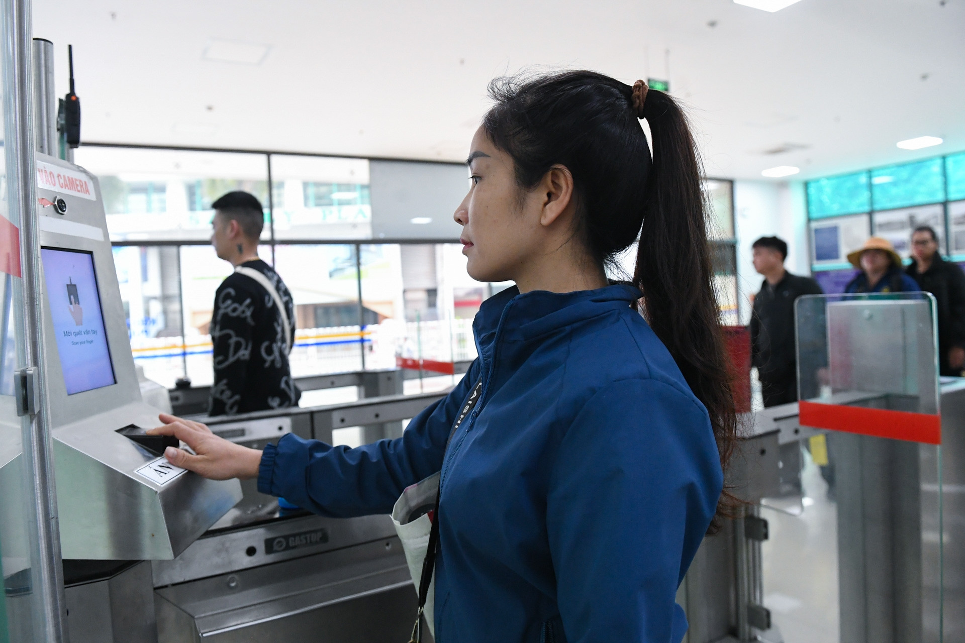 10 giây quét vân tay, nhận diện gương mặt khi qua cửa khẩu