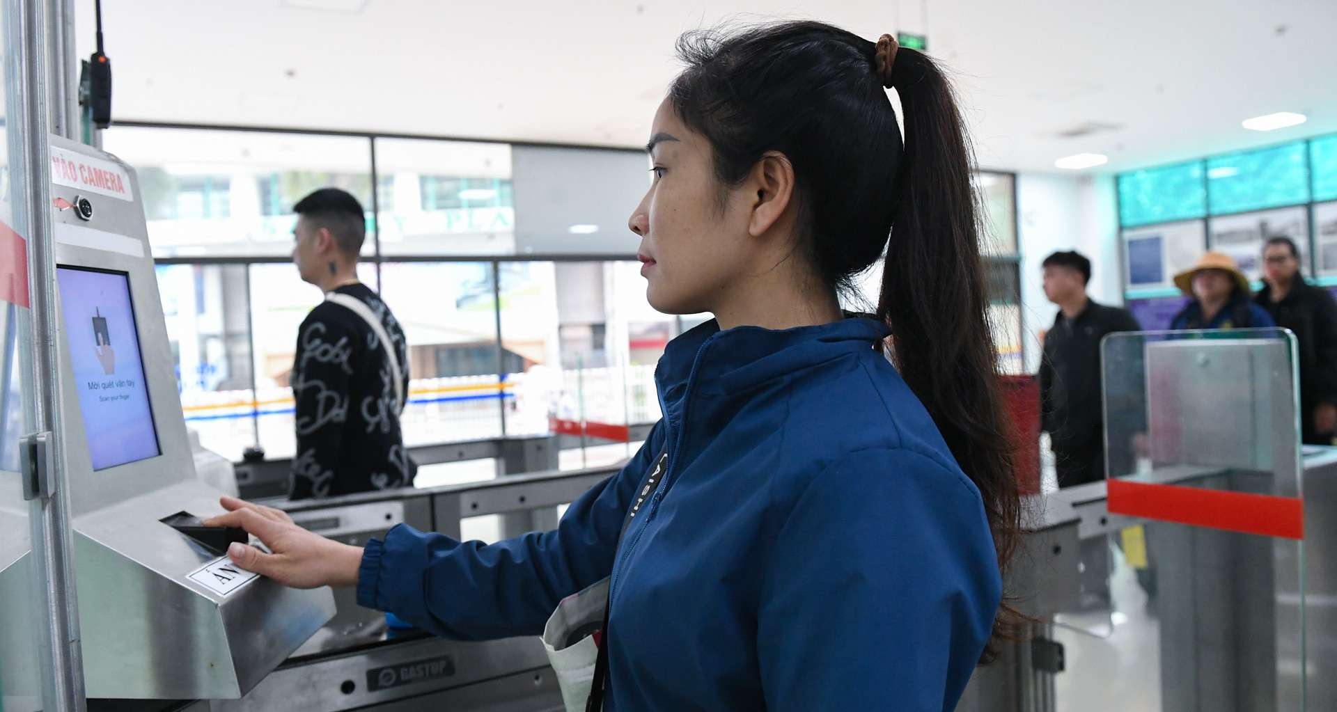 10 giây quét vân tay, nhận diện gương mặt khi qua cửa khẩu