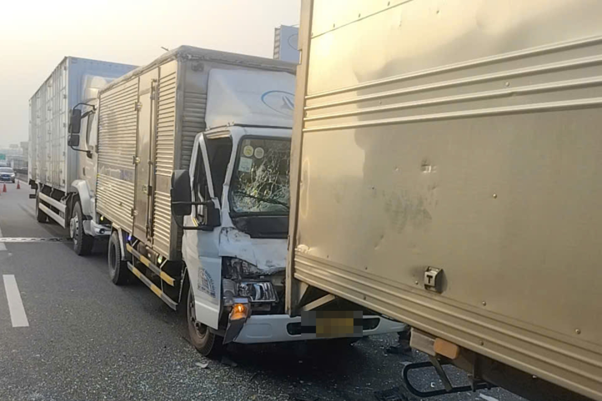 5 ô tô tông liên hoàn trên cao tốc, ùn tắc kéo dài 4km vào giờ cao điểm