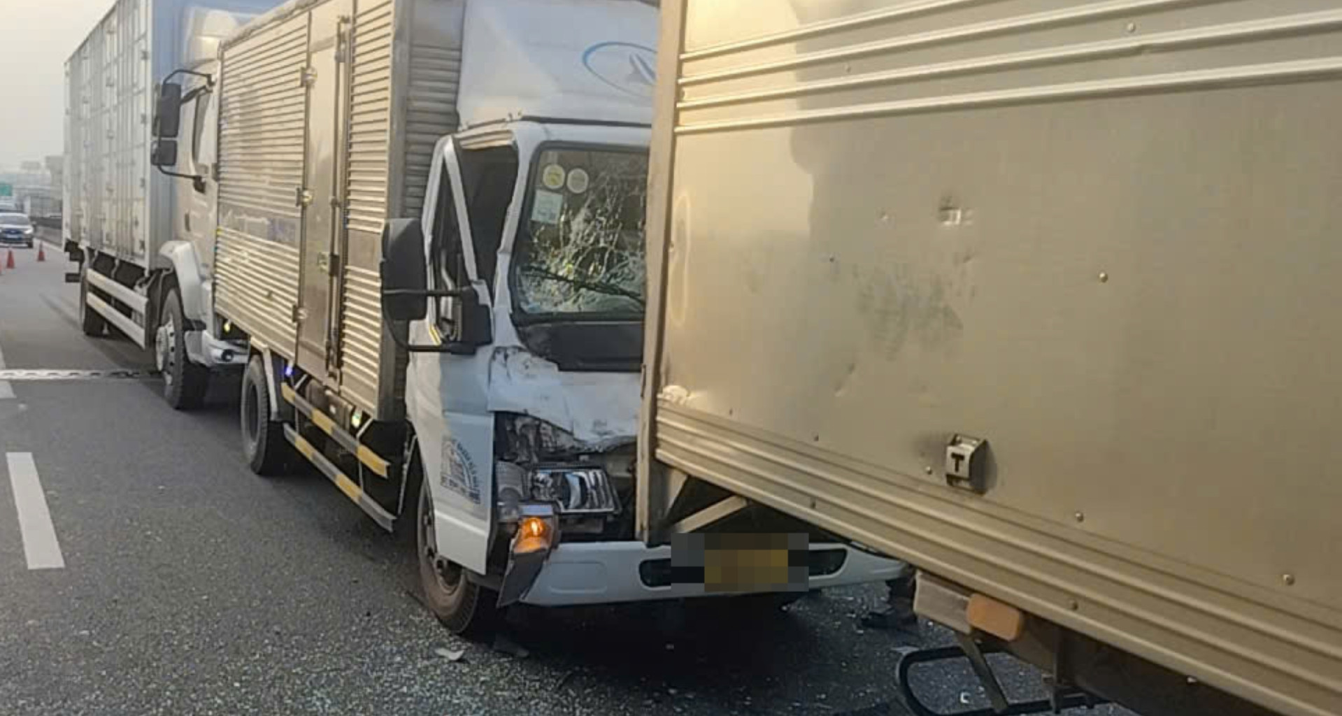 5 ô tô tông liên hoàn trên cao tốc, ùn tắc kéo dài 4km vào giờ cao điểm