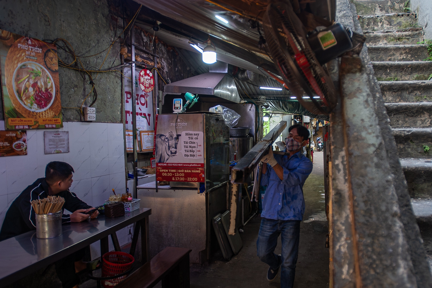 Cận cảnh phá dỡ dãy nhà khu 'đất vàng' bên hồ Hoàn Kiếm