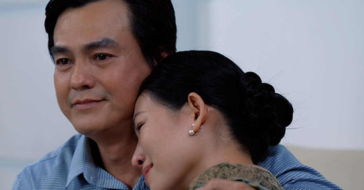 Cao Minh Đạt đóng cảnh tình tứ với bạn diễn kém 14 tuổi, đón tin vui với bà xã