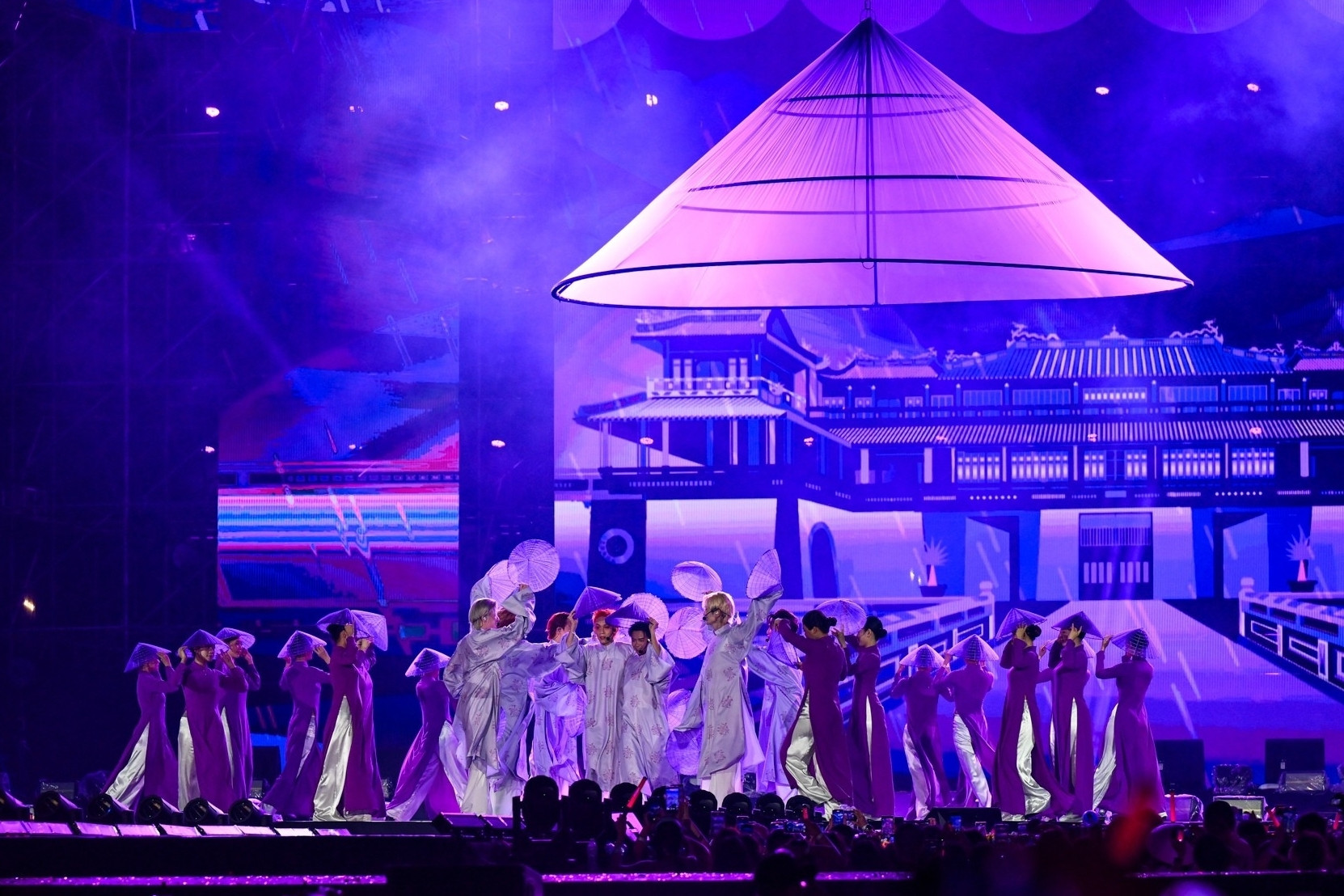 Công nghiệp văn hóa chuyển từ phục vụ tinh thần thành động lực kinh tế tổng lực