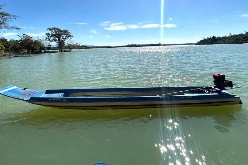 Cứu 2 thiếu niên trôi dạt hơn 40km trên lòng hồ Thủy điện Sê San