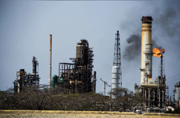 Cơ sở lọc dầu Amuay của Venezuela. Ảnh: EFE/EPA