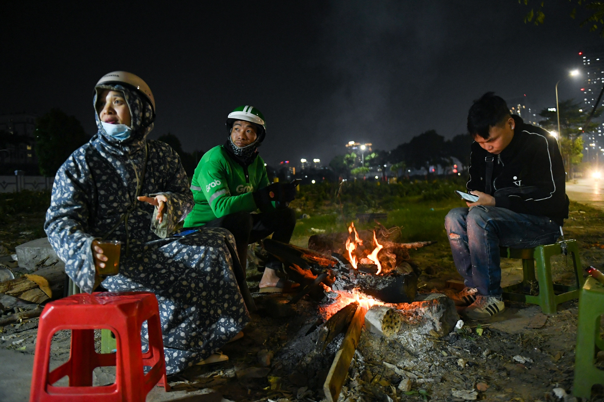 Hà Nội rét buốt, nhiệt độ giảm sâu