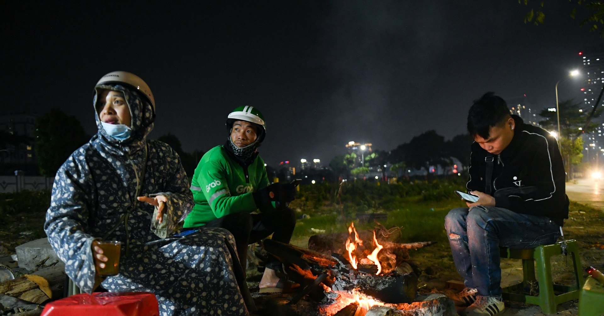 Hà Nội rét buốt, nhiệt độ giảm sâu