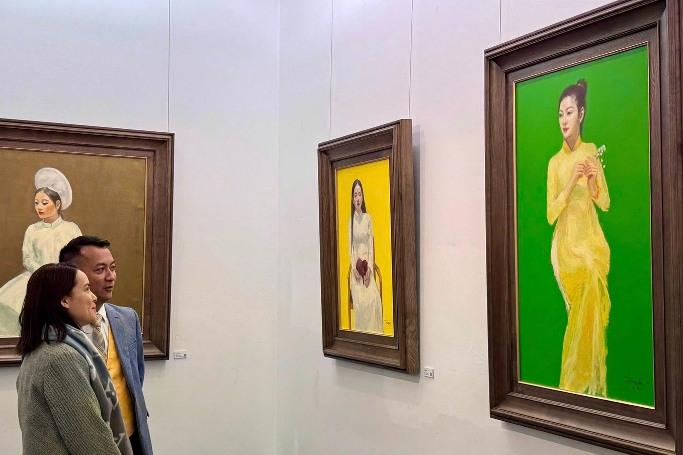 Hình ảnh thiếu nữ Việt giữa khoảng lặng 'sắc' và 'không'