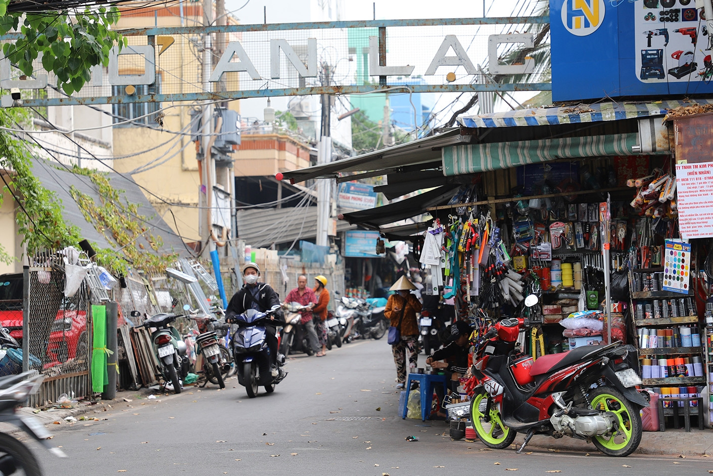 Khu chợ ở miền Tây hơn 30 năm bán một loại hàng, đàn ông ra vào tấp nập