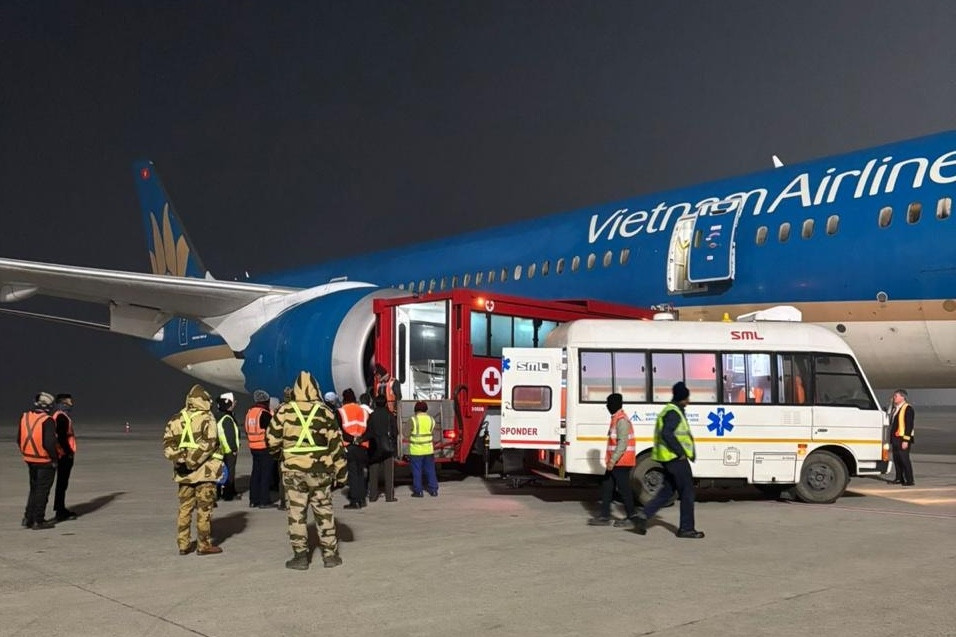 Sức khỏe khách chuyển xấu, máy bay Vietnam Airlines hạ cánh khẩn cấp tại Ấn Độ