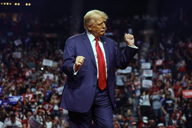 Tổng thống Trump tiết lộ vợ không thích ông nhảy trước đám đông