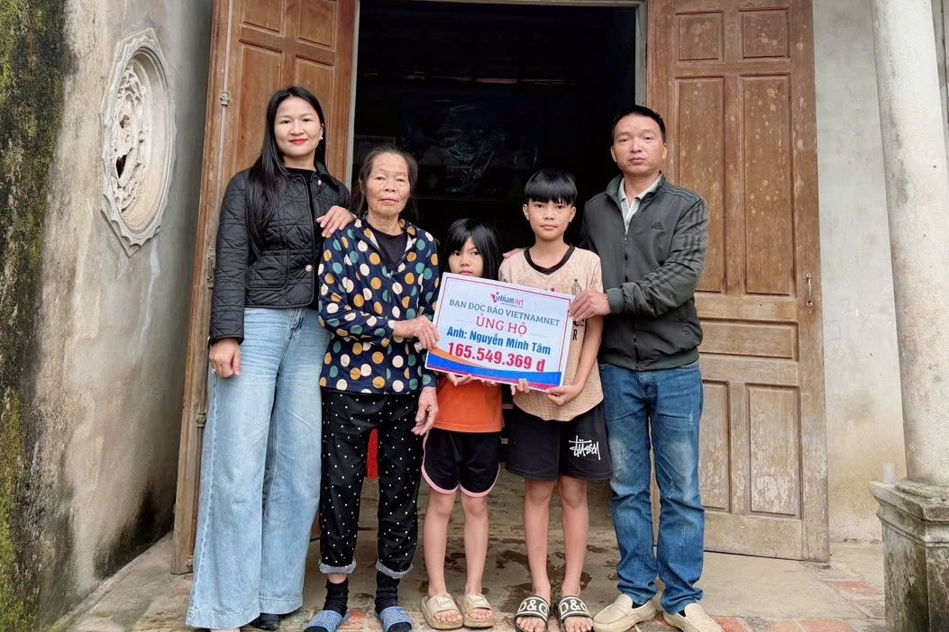 Trao hơn 165 triệu đồng tới gia đình anh Nguyễn Minh Tâm bị tai nạn ở Hà Tĩnh