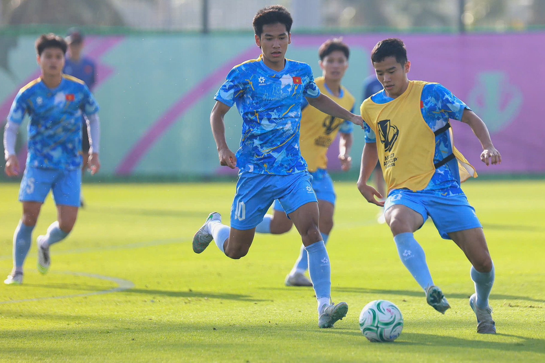 U23 Việt Nam luyện 'chiêu tủ', quyết thắng Kyrgyzstan