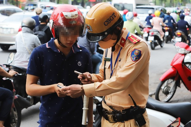 CSGT có kiểm tra giấy khám sức khỏe của tài xế không?
