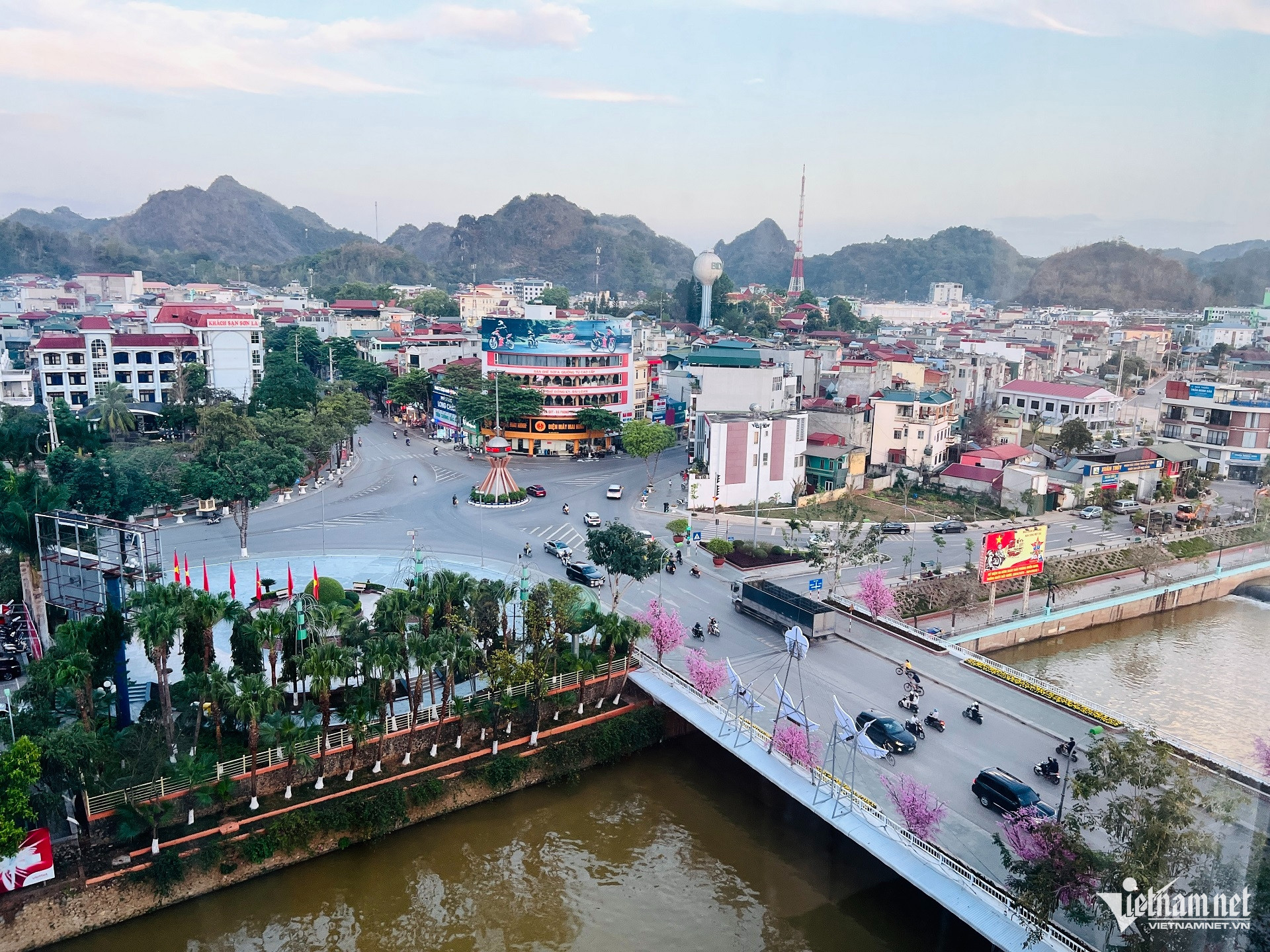 Box https://static-images.vnncdn.net/vps_images_publish/000001/000003/2026/1/7/w-anh-8-435.jpg