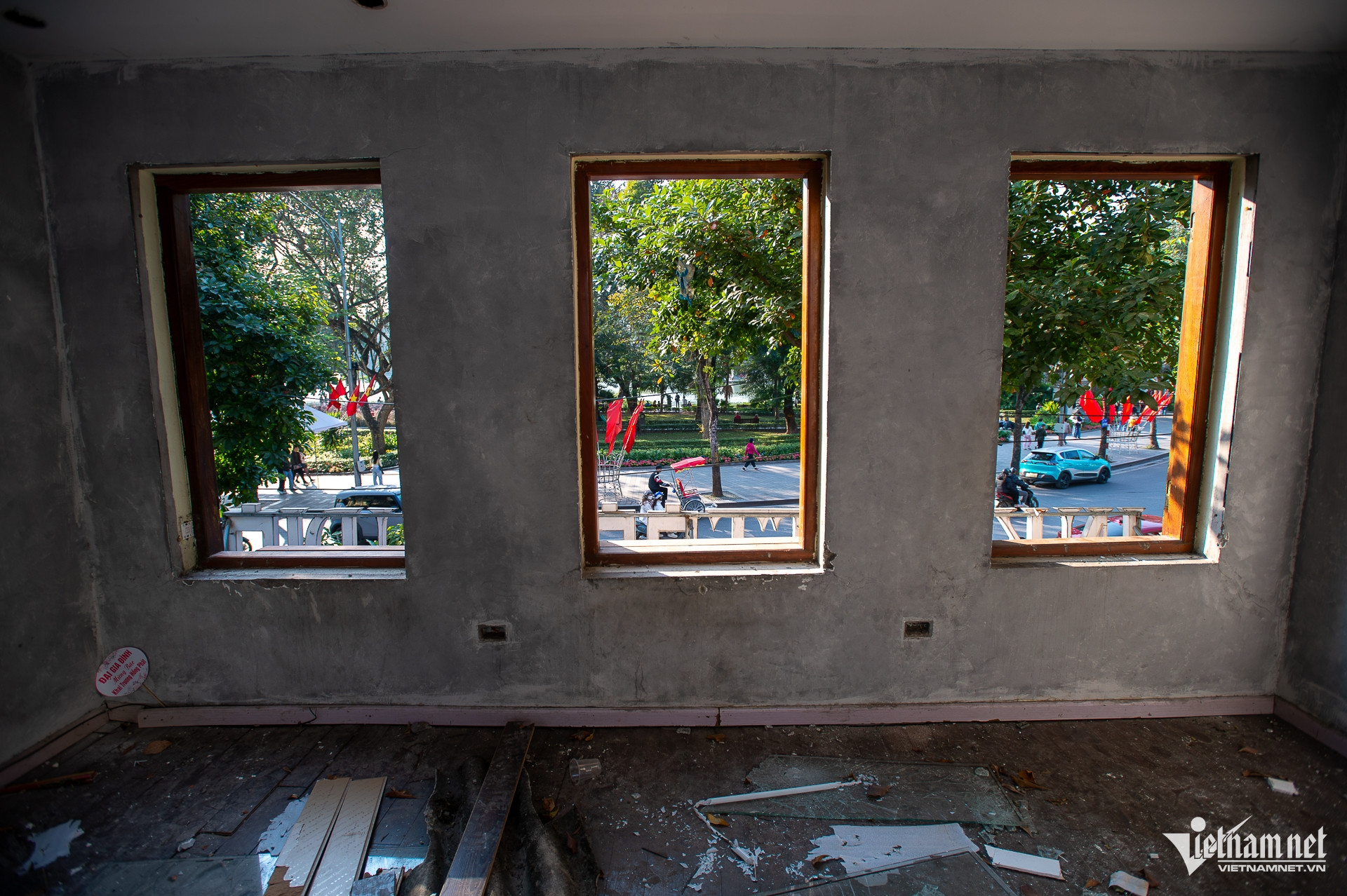 https://static-images.vnncdn.net/vps_images_publish/000001/000003/2026/1/7/w-quang-truong-phia-dong-ho-hoan-kiem-7-of-31-2904.jpg