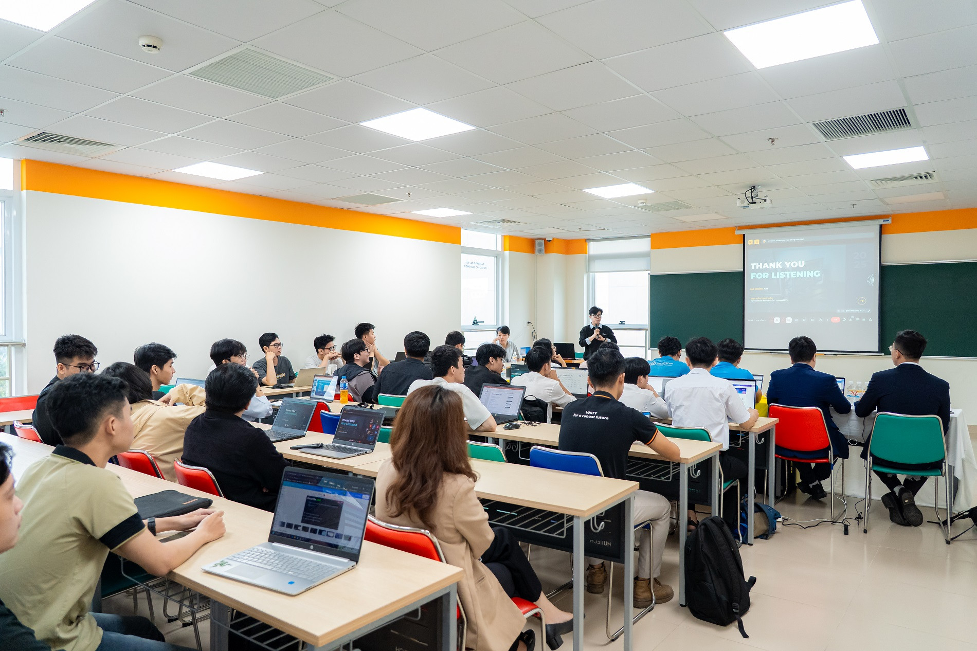 ảnh 2   hutech.jpg