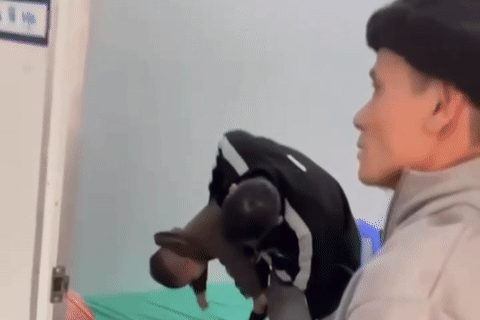 Bé 15 tháng được cứu sống ngoạn mục nhờ thủ thuật Heimlich