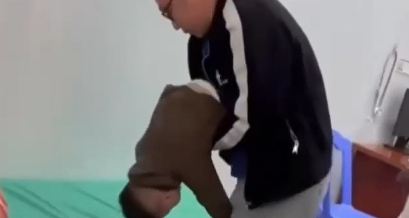 Bé 15 tháng được cứu sống ngoạn mục nhờ thủ thuật Heimlich