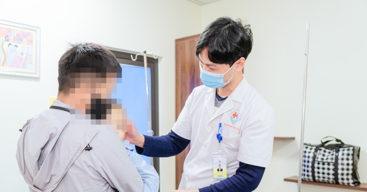 Bé trai 3 tuổi mắc ung thư tinh hoàn di căn