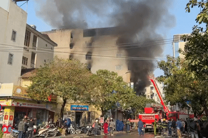 Cháy lớn tại Hà Nội, chủ nhà hoảng loạn nhảy từ tầng cao xuống