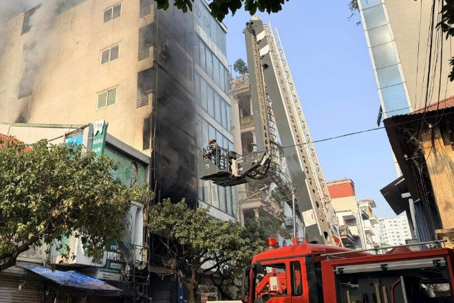 Cháy nhà 7 tầng ở Hà Nội: Chủ nhà nhảy từ tầng cao xuống đã tử vong