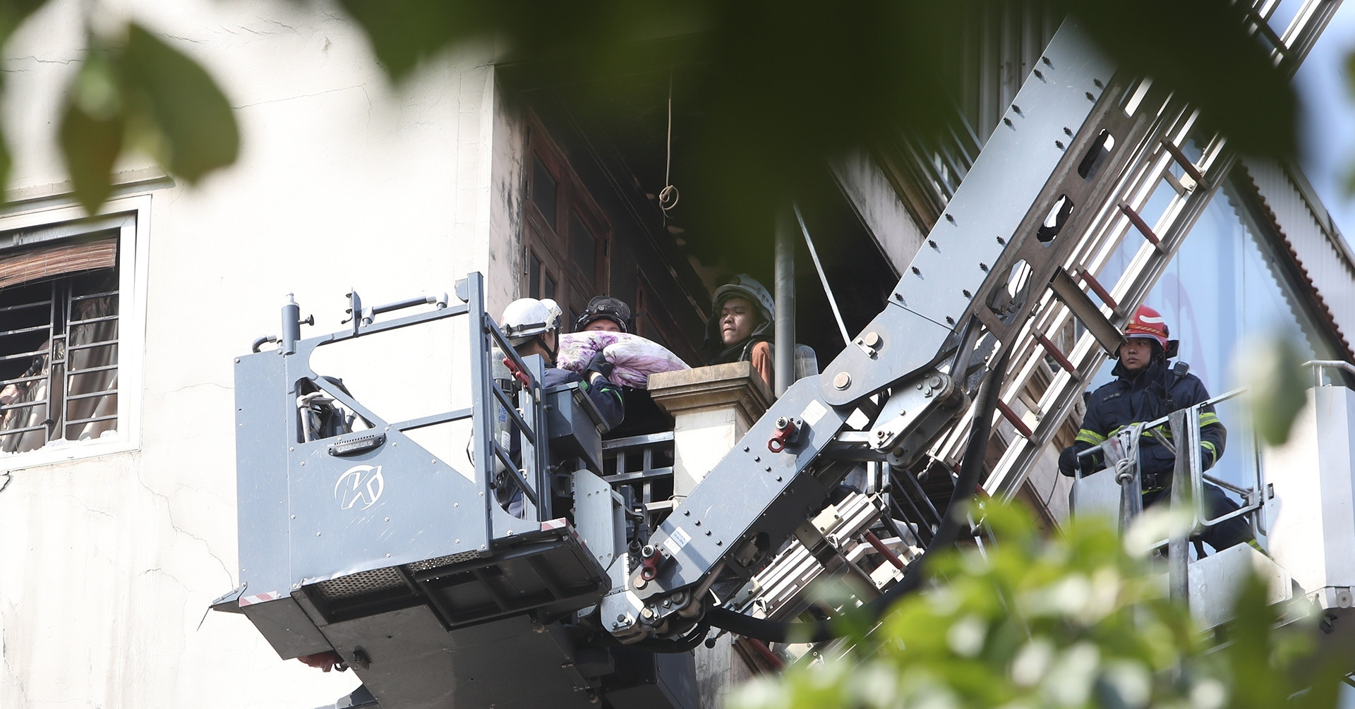 Chủ nhà nhảy từ tầng 6 trong vụ cháy ở Hà Đông đã tử vong