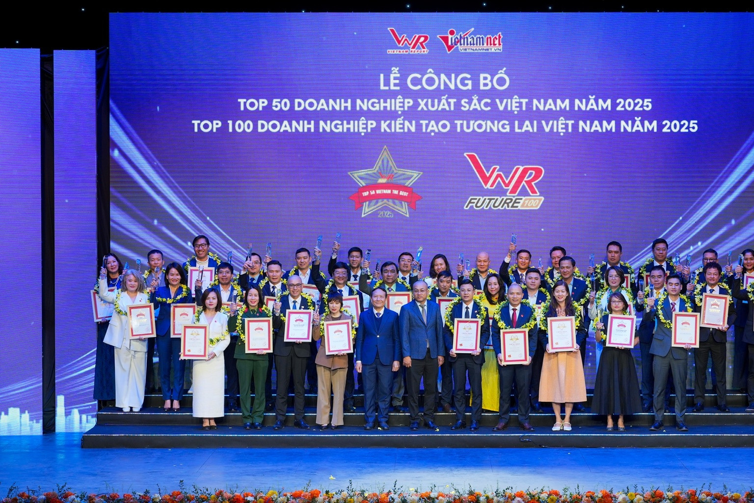 Công bố Top 500 doanh nghiệp lớn nhất Việt Nam năm 2025