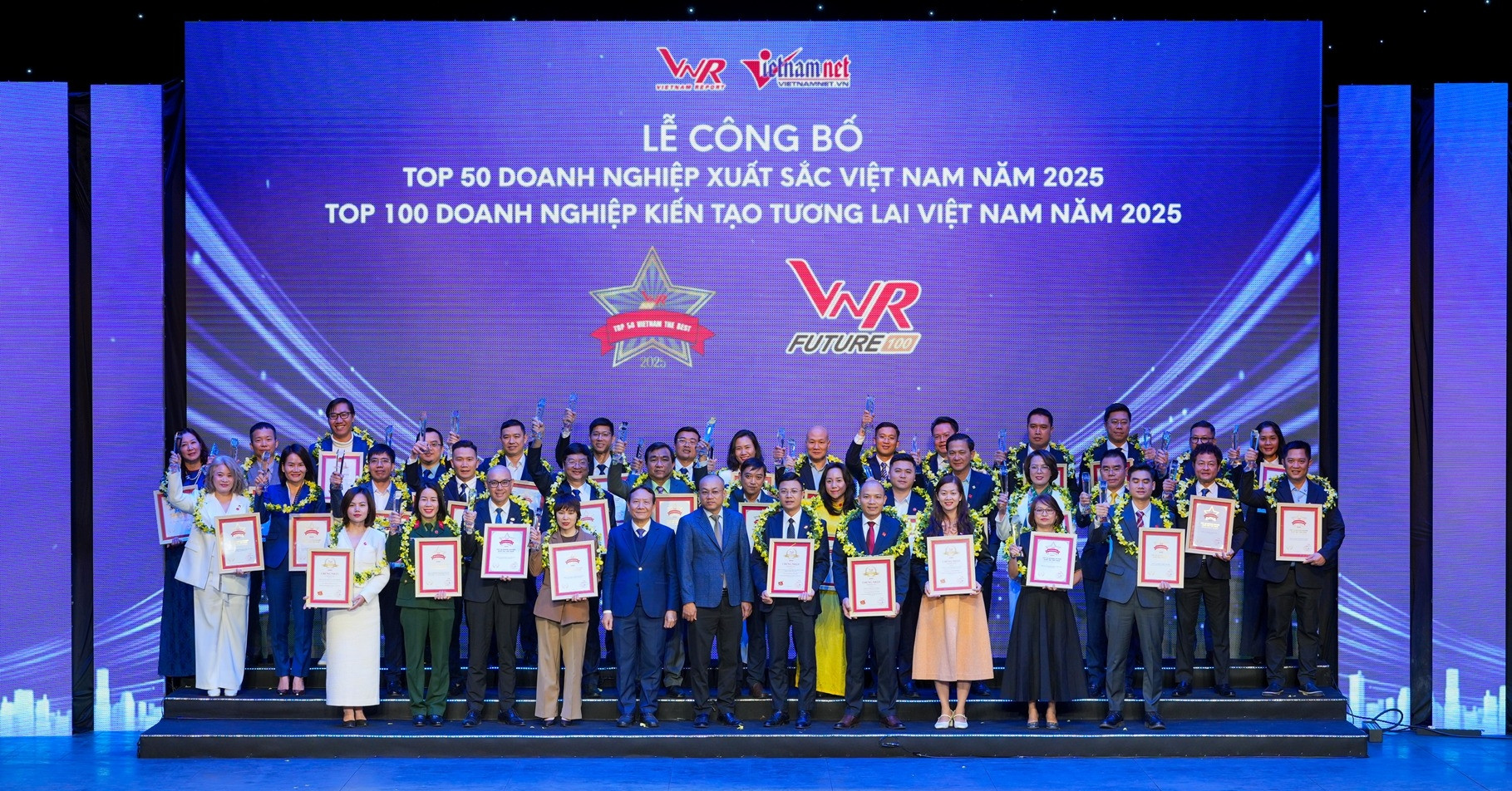 Công bố Top 500 doanh nghiệp lớn nhất Việt Nam năm 2025