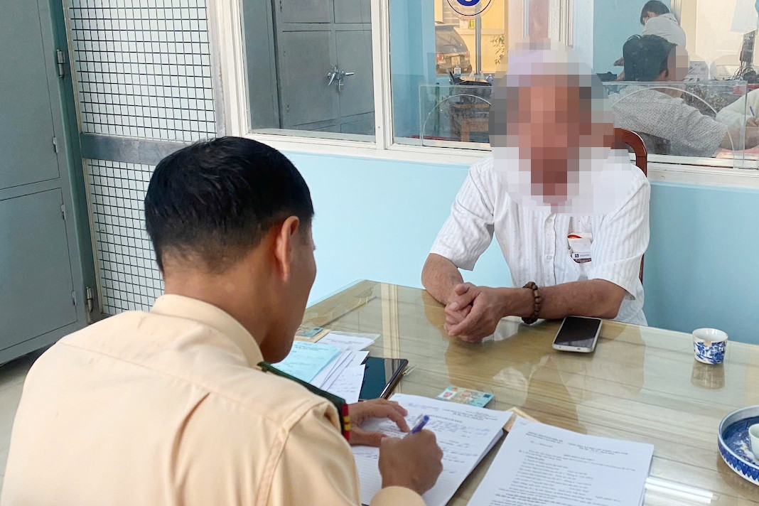 Danh tính tài xế lao vun vút rượt đuổi xe tải khiến hành khách hoảng loạn kêu cứu