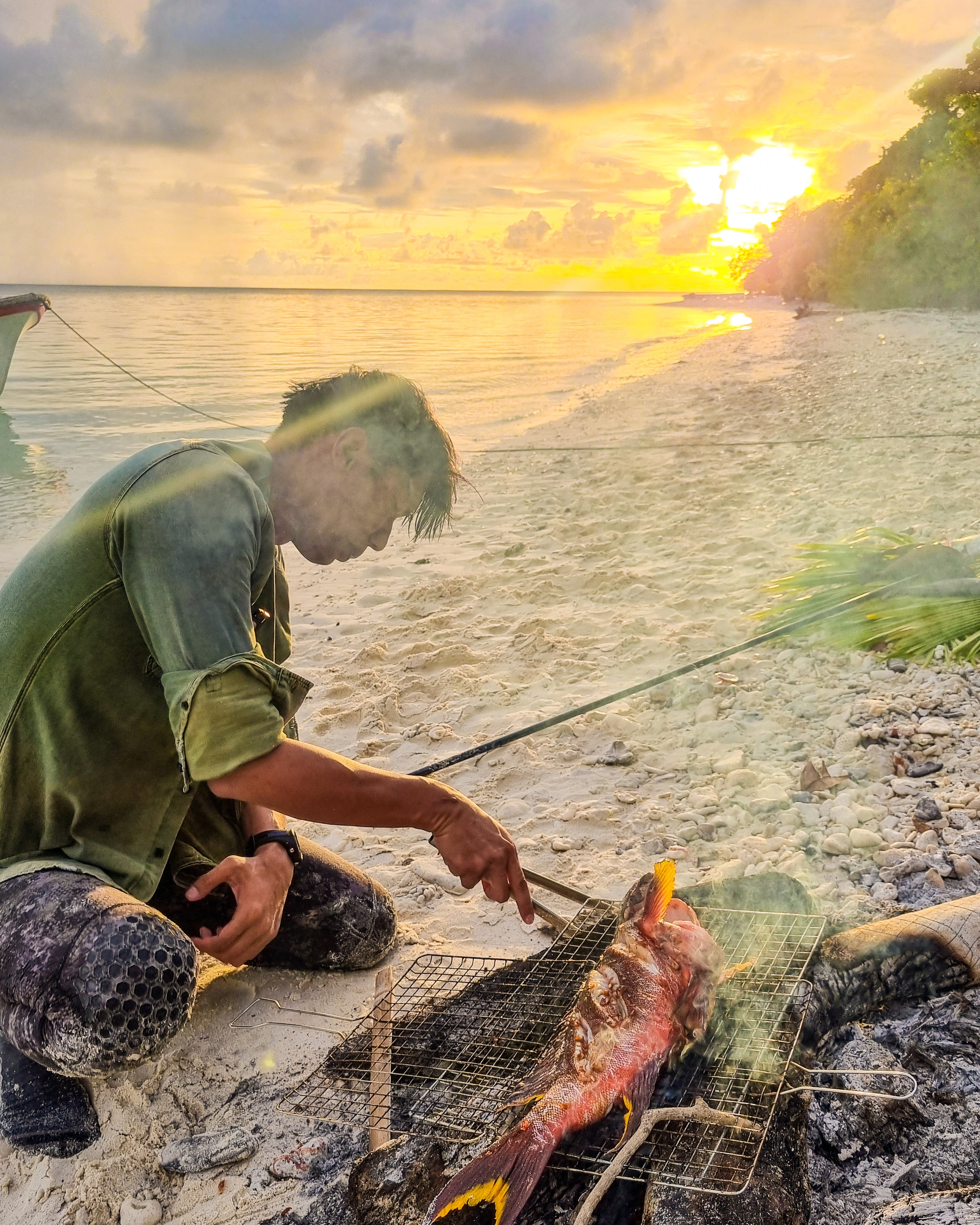 Khách Việt sống hoang dã trên đảo 'bí ẩn', mỗi ngày ăn tôm hùm, cá hiếm du lịch đảo hoang