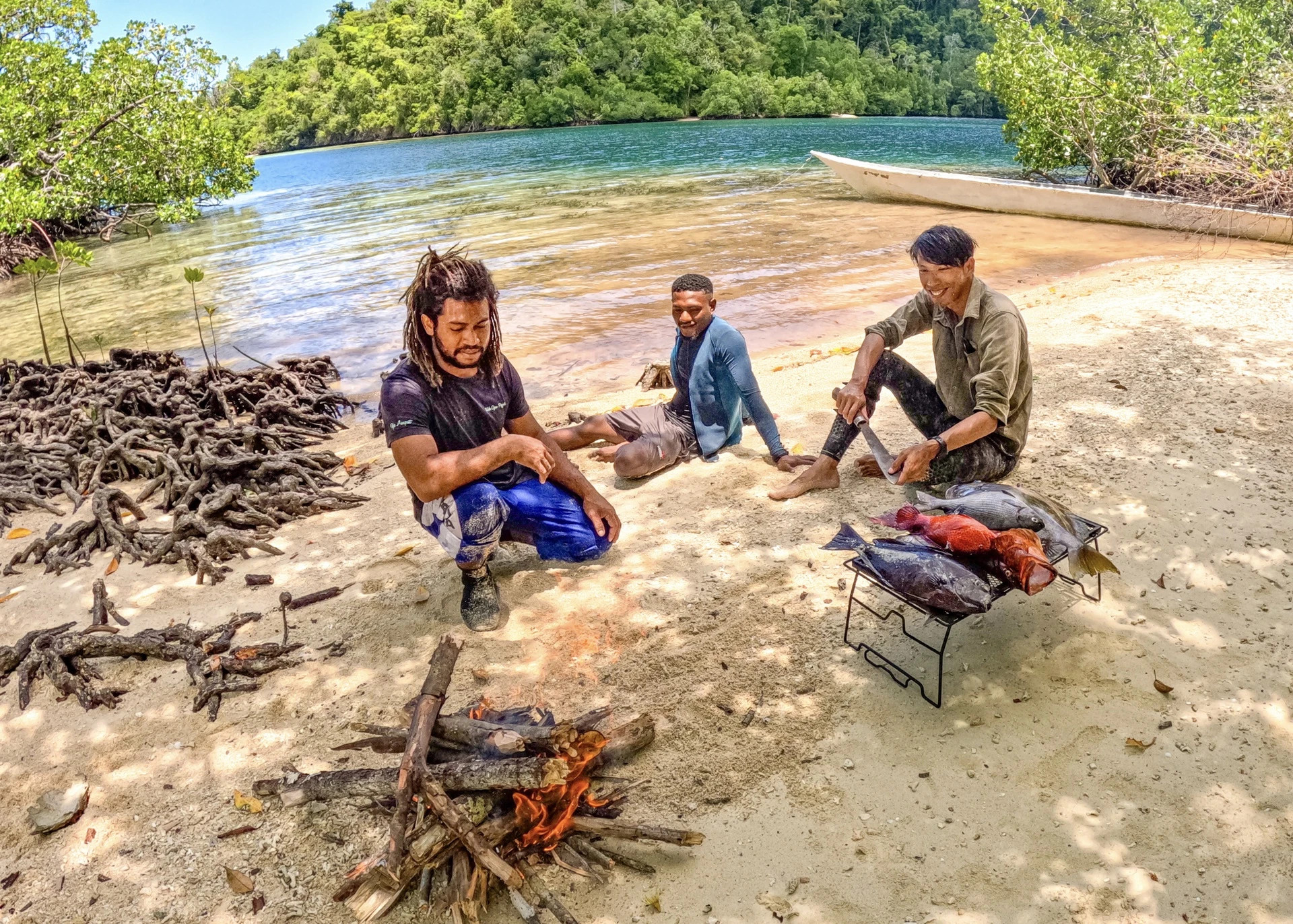 Khách Việt sống hoang dã trên đảo 'bí ẩn', mỗi ngày ăn tôm hùm, cá hiếm G0152127_1698417747731_2_1_.jpg