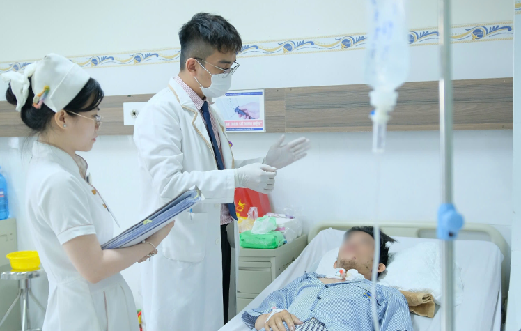 HÌNH ẢNH BÁC SĨ THĂM KHÁM