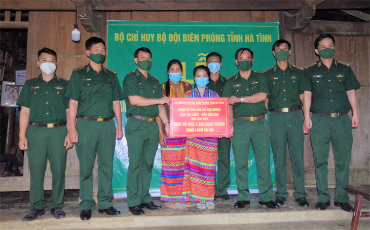Đưa con chữ đến với đồng bào dân tộc Chứt ở bản Rào Tre