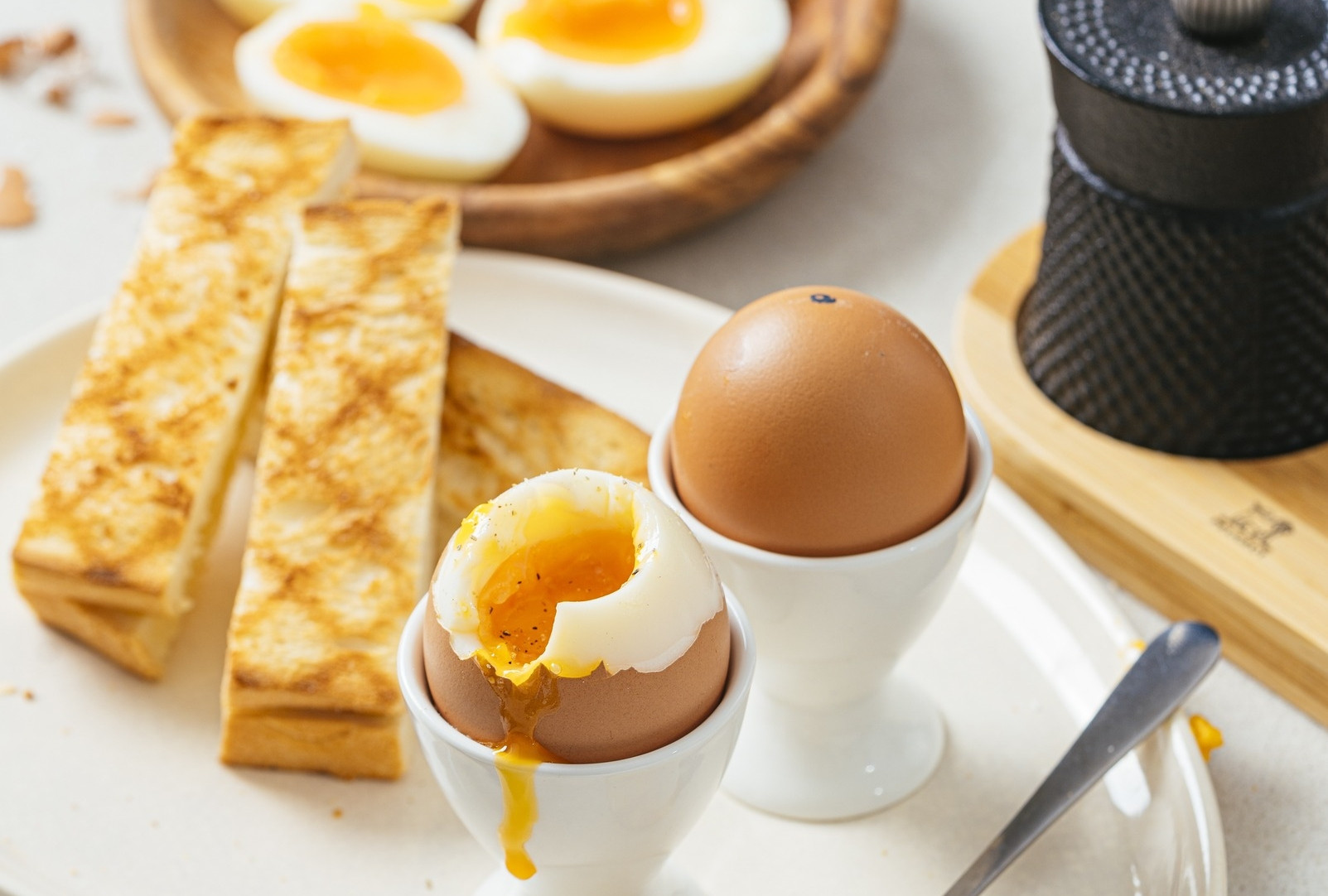 Luộc trứng bao nhiêu phút là đúng và luộc thế nào cho dễ bóc vỏ?