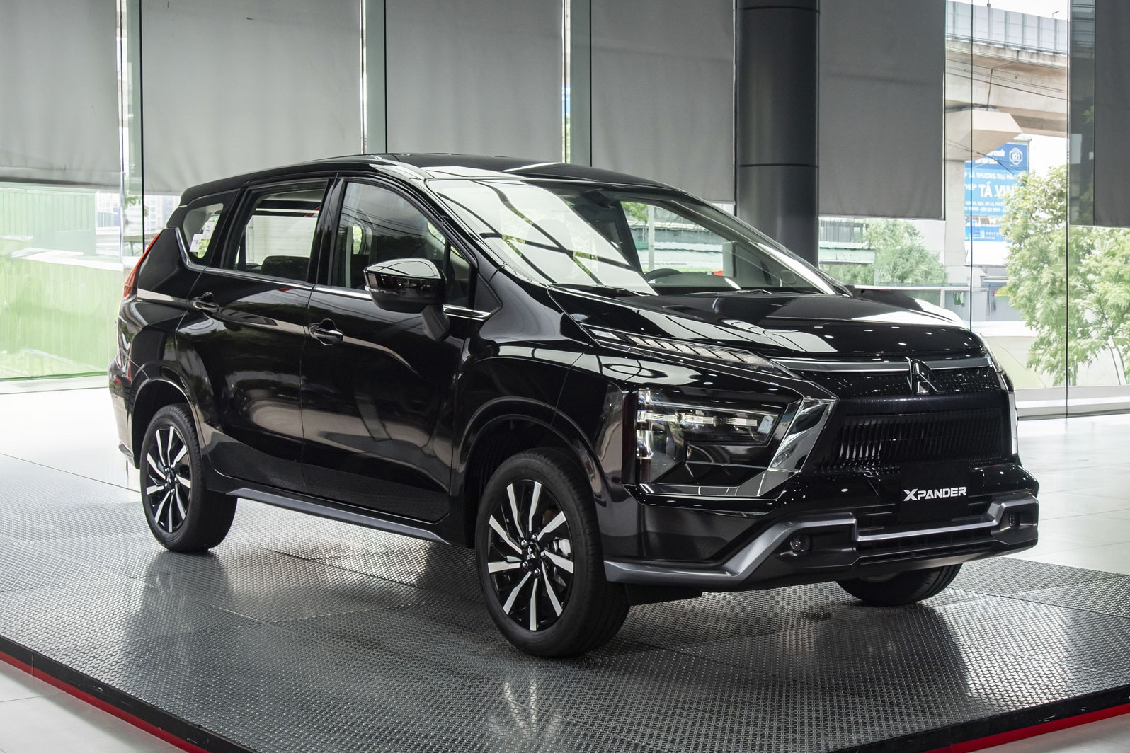 Ô tô 'đại hạ giá', xả kho 100% trước bạ, người mua xe mới hưởng lợi chưa từng có